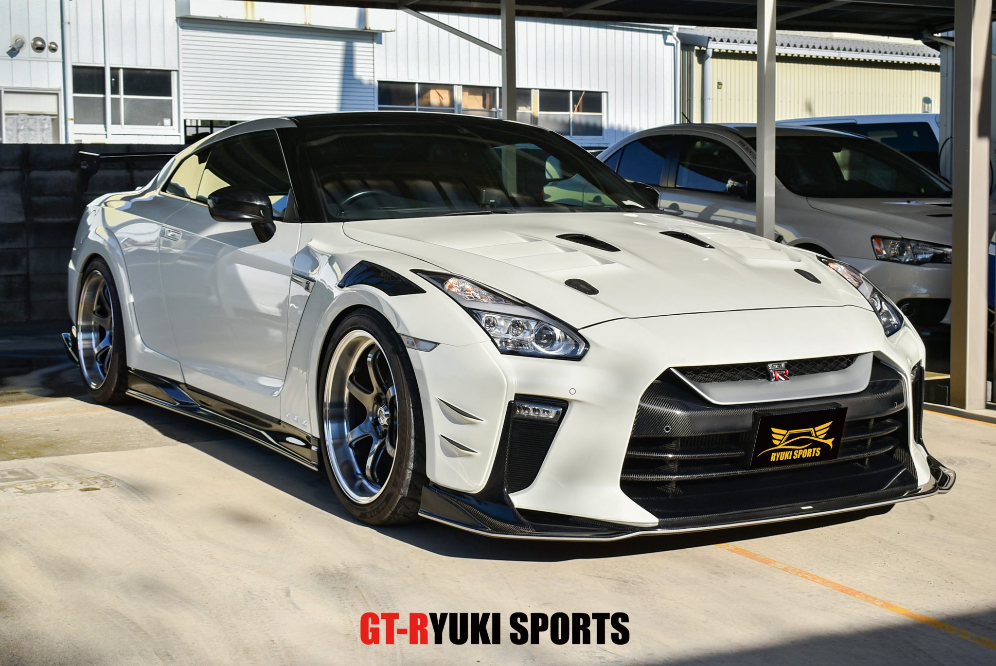 Topsecret R35 ホワイト Ver.S - GT-RYUKI SPORTS野田本店